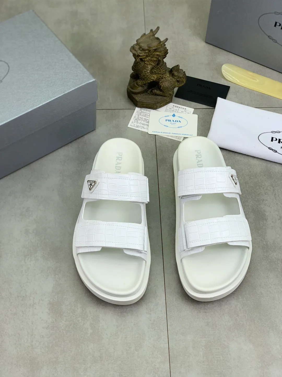 Men's shoes 💰P340💰【New style】🎁🎁🎁 PRADA Prada's new casual slippers, original official website, perfect workmanship, transmitting a kind of noble luxury, sublimating its definition of luxury in Prada's high-end extraordinary craftsmanship. Original combination outsole, code number: 38-44 (45 customized) Multiple colors 🉑️ to choose from